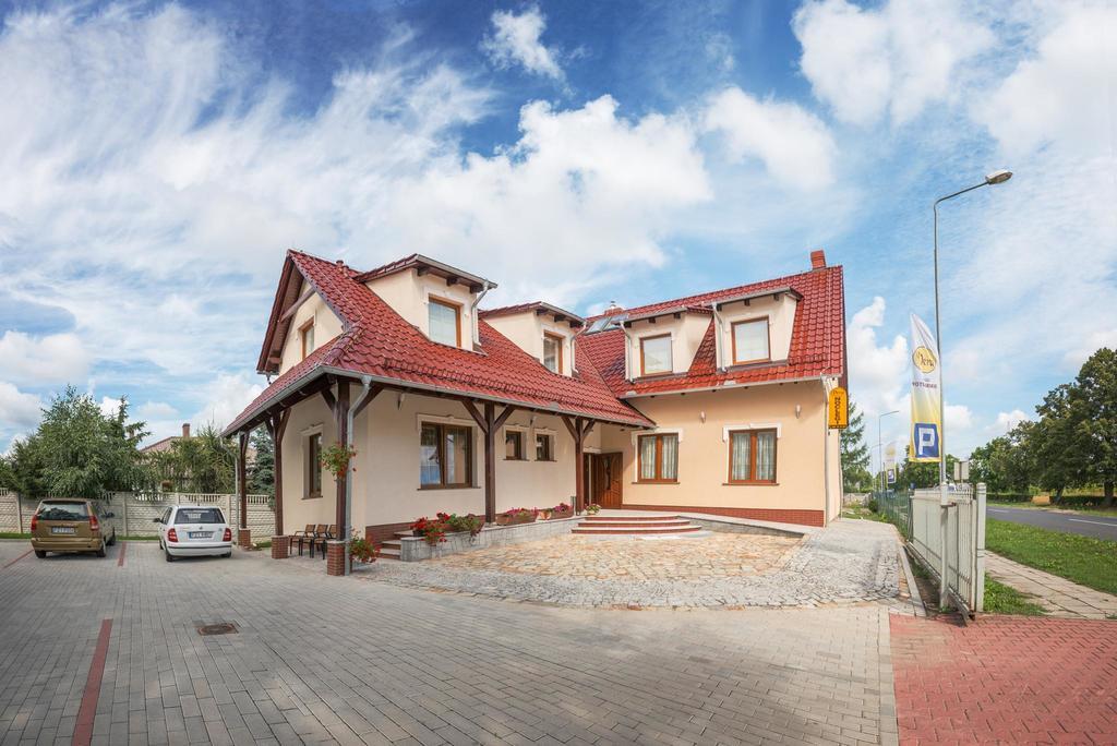 Отель Vera Сулехув Экстерьер фото